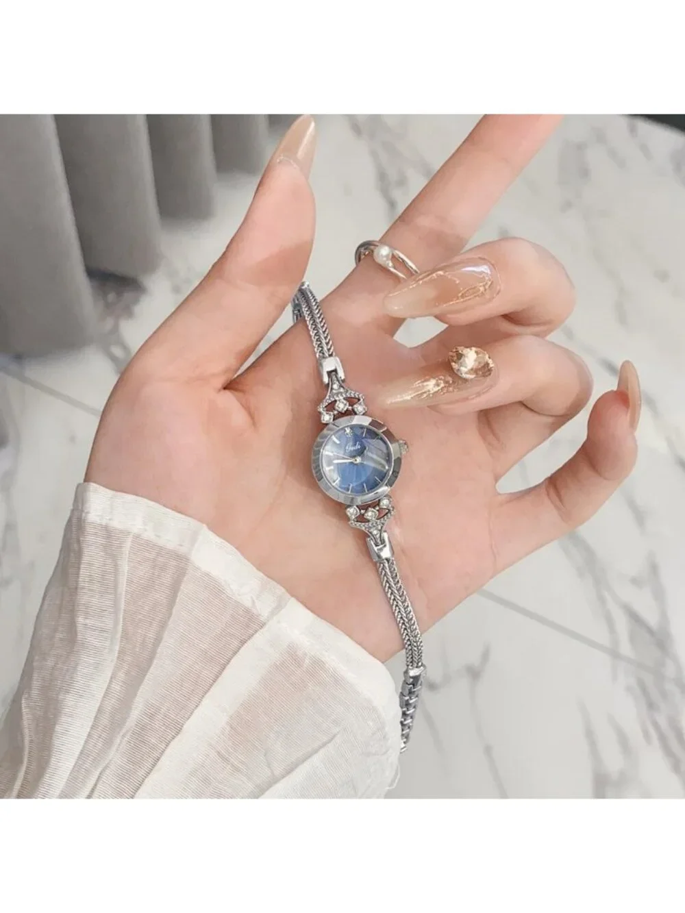 Elegant Rhinestone Pearl Dial Quartz Watch - Lightweight Alloy Steel Mesh Strap